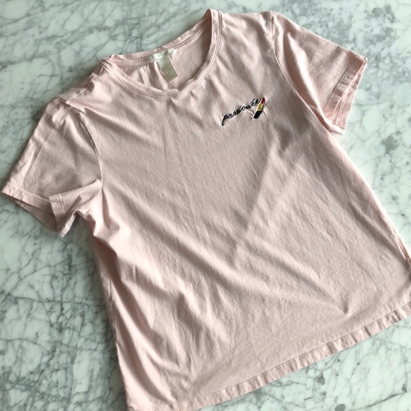 H&M Tops - H&M Lipstick Tshirt